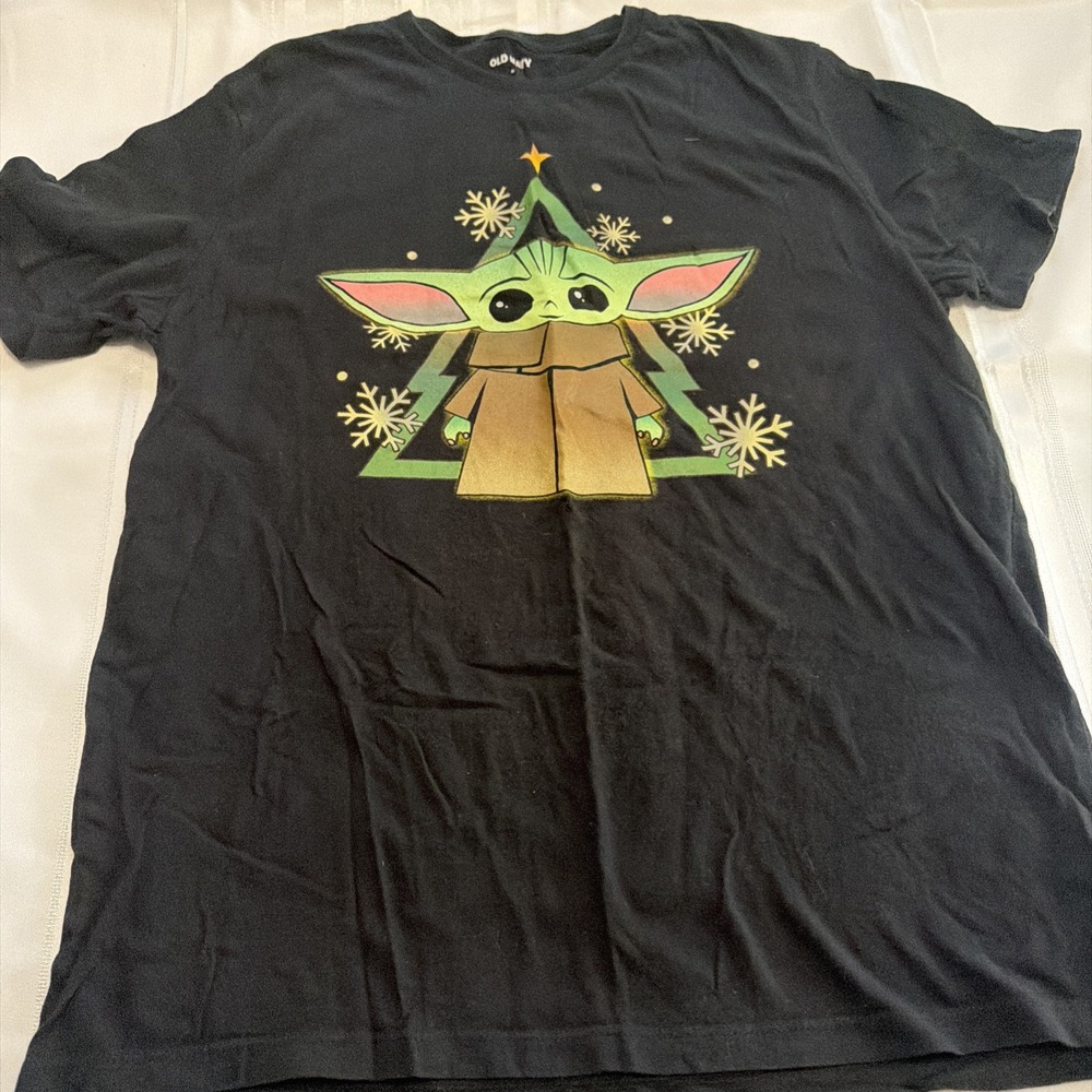 Old Navy Star Wars Baby Yoda Grogu Christmas Tree Graphic T-Shirt Black Medium
